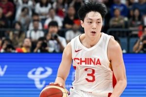 状态回暖!胡明轩6中3拿到10分2板6助1断 上场比赛8中1